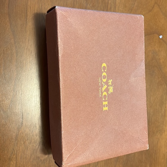 Coach double clutch. Never used. - Picture 3 of 3